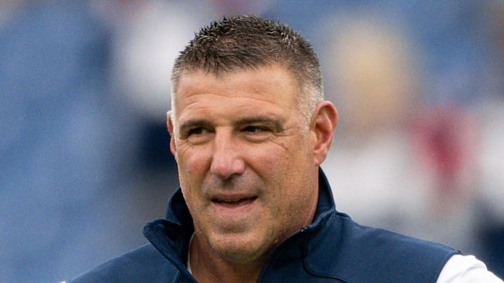 New England Patriots head coach Mike Vrabel during pre-game warmups at Nissan Stadium.