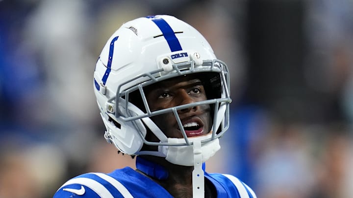 Sauce Gardner of the Indianapolis Colts checks the score