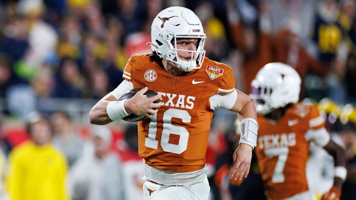 Texas Longhorns quarterback Arch Manning rushes with the ball for a touchdown against the Michigan Wolverines