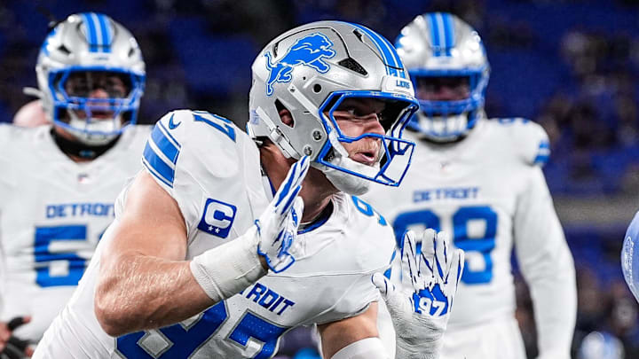 Detroit Lions defensive end Aidan Hutchinson (97).
