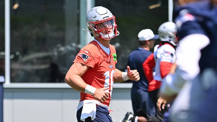 Jun 10, 2026; Foxborough, MA, USA; New England Patriots quarterback Tommy DeVito (16) warms up during minicamp at Gillette Stadium. Mandatory Credit: Eric Canha-Imagn Images Jun 10, 2026; Foxborough, MA, USA; New England Patriots quarterback Tommy DeVito (16) warms up during minicamp at Gillette Stadium. Mandatory Credit: Eric Canha-Imagn Images