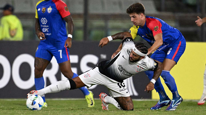 Memphis Depay passou em branco no primeiro jogo dele em Libertadores