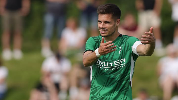 Julian Weigl beim Testspiel gegen den FC Wegberg-Beeck Julian Weigl beim Testspiel gegen den FC Wegberg-Beeck