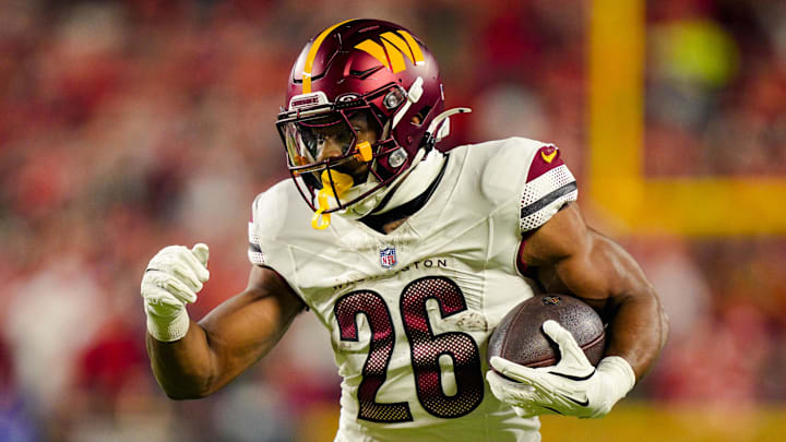 Oct 27, 2025; Kansas City, Missouri, USA; Washington Commanders running back Jeremy McNichols (26) runs the ball during the first half against the Kansas City Chiefs at GEHA Field at Arrowhead Stadium. Mandatory Credit: Jay Biggerstaff-Imagn Images Oct 27, 2025; Kansas City, Missouri, USA; Washington Commanders running back Jeremy McNichols (26) runs the ball during the first half against the Kansas City Chiefs at GEHA Field at Arrowhead Stadium. Mandatory Credit: Jay Biggerstaff-Imagn Images