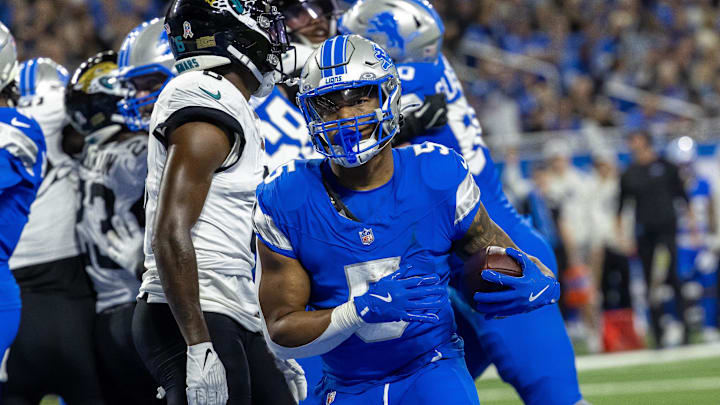 Detroit Lions running back David Montgomery (5) scores a touchdown against the Jacksonville Jaguars 