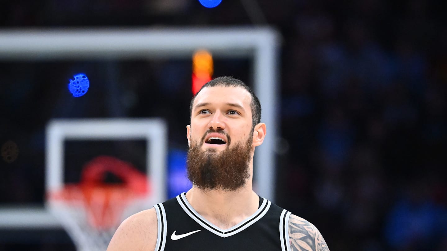 Raptors fans are already falling in love with Sandro Mamukelashvili