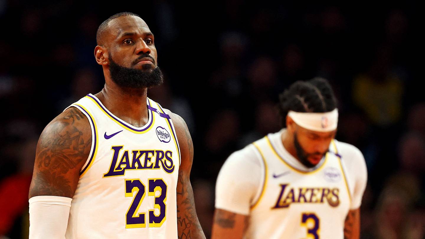 Warriors' Anthony Davis mistake grows louder in LeBron James pursuit