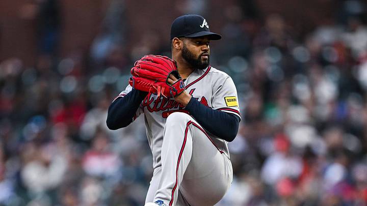 Jun 26, 2026; San Francisco, California, USA; Atlanta Braves pitcher Reynaldo López (40) pitches to an San Francisco Giant batter during the bottom of the first inning at Oracle Park. Mandatory Credit: Justine Willard-Imagn Images