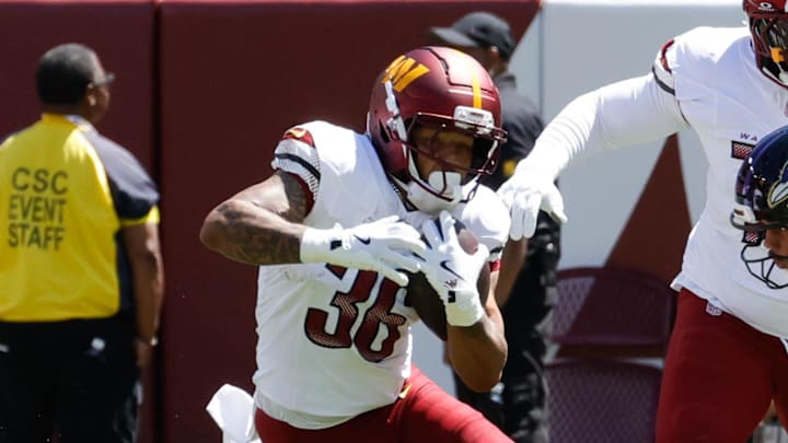 Washington Commanders running back Chris Rodriguez Jr. (36).