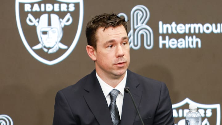 Raiders head coach Klint Kubiak