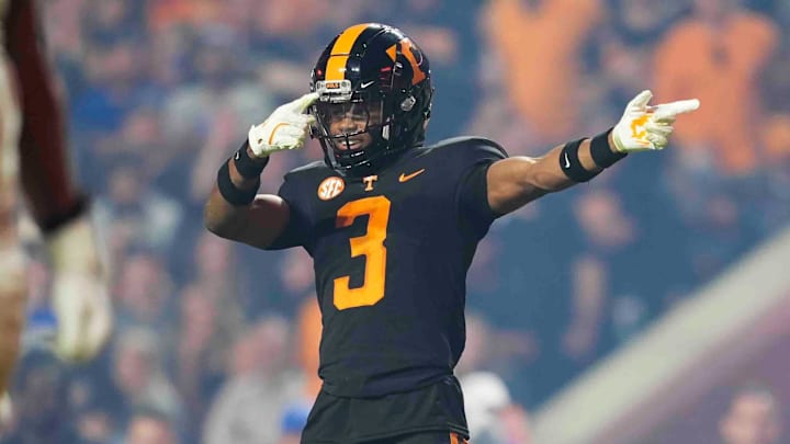Tennessee defensive back Jermod McCoy points down the field during a game between Tennessee and Kentucky at Neyland Stadium 