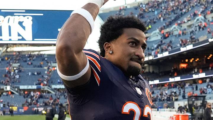 Nov 23, 2025; Chicago, Illinois, USA; Chicago Bears cornerback Jaylon Jones (33) leaves the field following the game against the Pittsburgh Steelers at Soldier Field. Mandatory Credit: David Banks-Imagn Images Nov 23, 2025; Chicago, Illinois, USA; Chicago Bears cornerback Jaylon Jones (33) leaves the field following the game against the Pittsburgh Steelers at Soldier Field. Mandatory Credit: David Banks-Imagn Images
