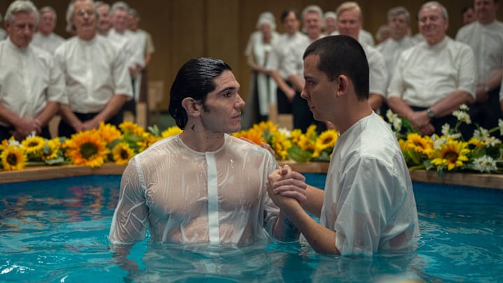 Fra Fee and Asa Butterfield in Unchosen