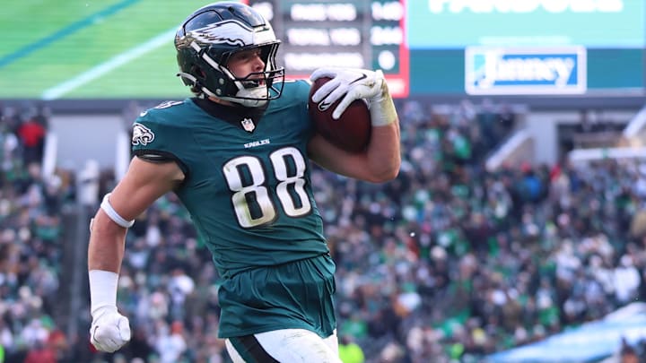 Dec 14, 2025; Philadelphia, Pennsylvania, USA; Philadelphia Eagles tight end Dallas Goedert (88) scores a touchdown during the third quarter against the Las Vegas Raiders at Lincoln Financial Field. Dec 14, 2025; Philadelphia, Pennsylvania, USA; Philadelphia Eagles tight end Dallas Goedert (88) scores a touchdown during the third quarter against the Las Vegas Raiders at Lincoln Financial Field.