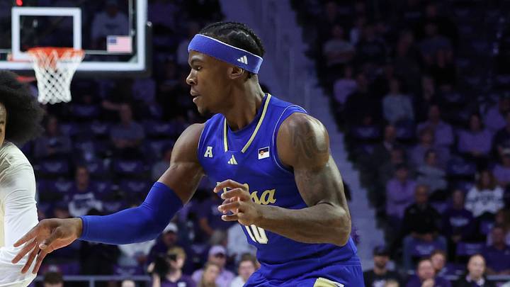 Nov 17, 2025; Manhattan, Kansas, USA; Kansas State Wildcats guard Abdi Bashir Jr. (1) dribbles against Tulsa Golden Hurricane guard Tylen Riley (10) during the first half at Bramlage Coliseum. Mandatory Credit: Scott Sewell-Imagn Images Nov 17, 2025; Manhattan, Kansas, USA; Kansas State Wildcats guard Abdi Bashir Jr. (1) dribbles against Tulsa Golden Hurricane guard Tylen Riley (10) during the first half at Bramlage Coliseum. Mandatory Credit: Scott Sewell-Imagn Images