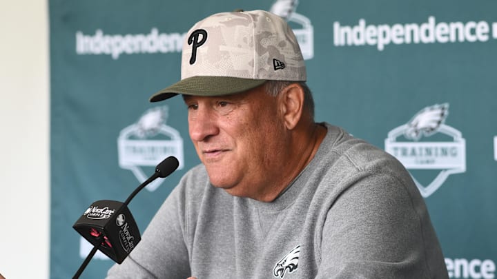 Philadelphia Eagles defensive coordinator Vic Fangio
