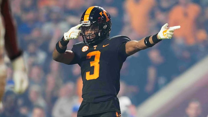 Tennessee defensive back Jermod McCoy (3) points down the field during a game between Tennessee and Kentucky at Neyland Stadium in Knoxville, Tenn., Saturday, Nov. 2, 2024. Tennessee defensive back Jermod McCoy (3) points down the field during a game between Tennessee and Kentucky at Neyland Stadium in Knoxville, Tenn., Saturday, Nov. 2, 2024.