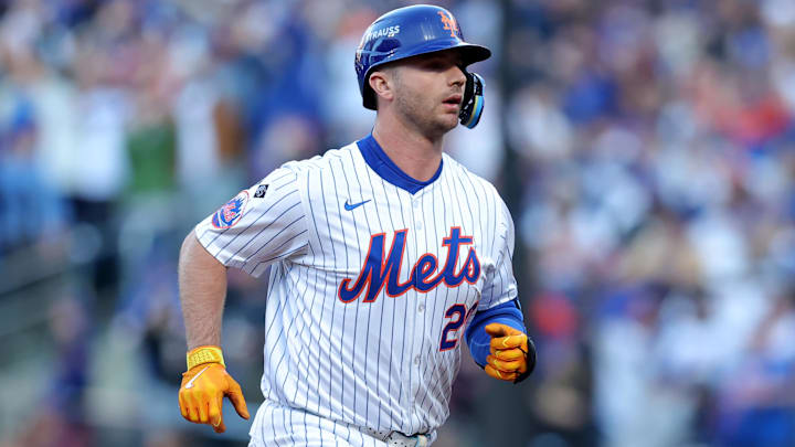 Oct 18, 2024; New York City, New York, USA; New York Mets first baseman Pete Alonso (20) rounds the bases after hitting a three run home run against the Los Angeles Dodgers during the first inning of game five of the NLCS during the 2024 MLB playoffs at Citi Field Oct 18, 2024; New York City, New York, USA; New York Mets first baseman Pete Alonso (20) rounds the bases after hitting a three run home run against the Los Angeles Dodgers during the first inning of game five of the NLCS during the 2024 MLB playoffs at Citi Field
