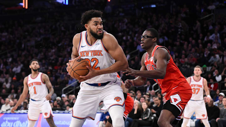 Nov 13, 2024; New York, New York, USA; New York Knicks center Karl-Anthony Towns (32) posts up against Chicago Bulls forward Jalen Smith (7) during the first half at Madison Square Garden. Mandatory Credit: John Jones-Imagn Images Nov 13, 2024; New York, New York, USA; New York Knicks center Karl-Anthony Towns (32) posts up against Chicago Bulls forward Jalen Smith (7) during the first half at Madison Square Garden. Mandatory Credit: John Jones-Imagn Images