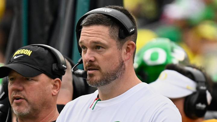 Oct 11, 2025; Eugene, Oregon, USA; Oregon Ducks head coach Dan Lanning instructs his team from the sideline against the Indiana Hoosiers during the third quarter at Autzen Stadium. Mandatory Credit: Troy Wayrynen-Imagn Images Oct 11, 2025; Eugene, Oregon, USA; Oregon Ducks head coach Dan Lanning instructs his team from the sideline against the Indiana Hoosiers during the third quarter at Autzen Stadium. Mandatory Credit: Troy Wayrynen-Imagn Images