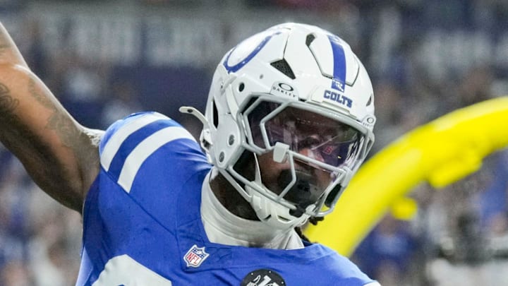 Indianapolis Colts tight end Mo Alie-Cox celebrates