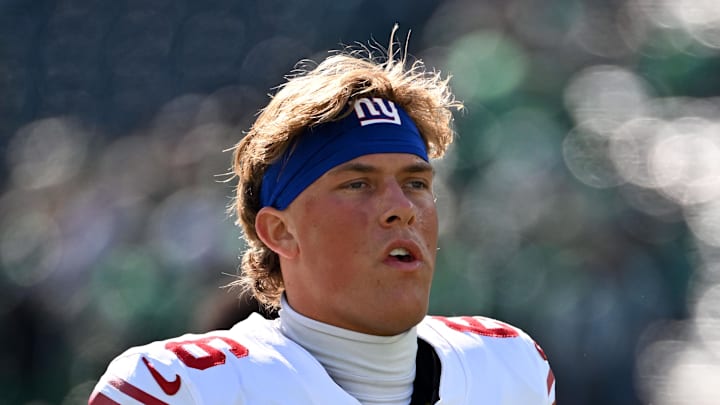 New York Giants quarterback Jaxson Dart (6)
