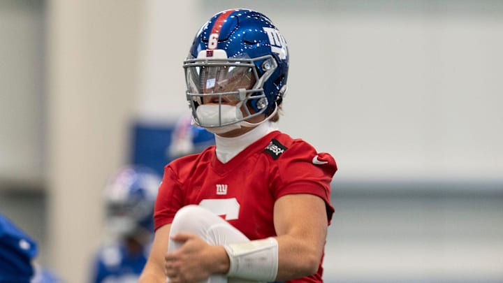 New York Giants quarterback Jaxson Dart (6) warms up during Mandatory Minicamp at Quest Diagnostics Giants Training Center in East Rutherford on Tuesday, June 17, 2025.