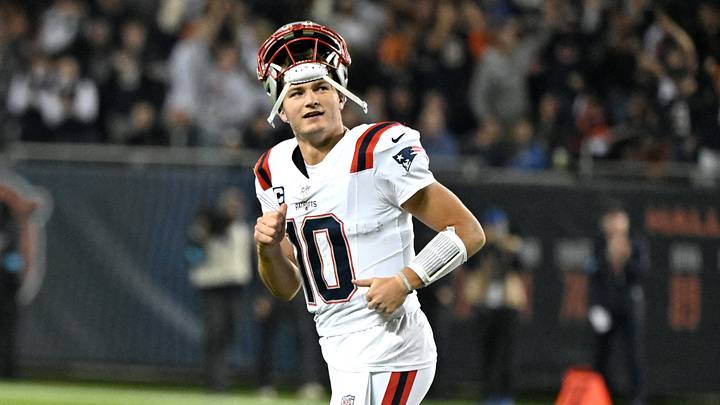 Oct 22, 2026; Chicago, Illinois, USA; New England Patriots quarterback Drake Maye (10) reacts after a Chicago Bears interception in the endzone during the first half s at Soldier Field. Mandatory Credit: Matt Marton-Imagn Images Oct 22, 2026; Chicago, Illinois, USA; New England Patriots quarterback Drake Maye (10) reacts after a Chicago Bears interception in the endzone during the first half s at Soldier Field. Mandatory Credit: Matt Marton-Imagn Images