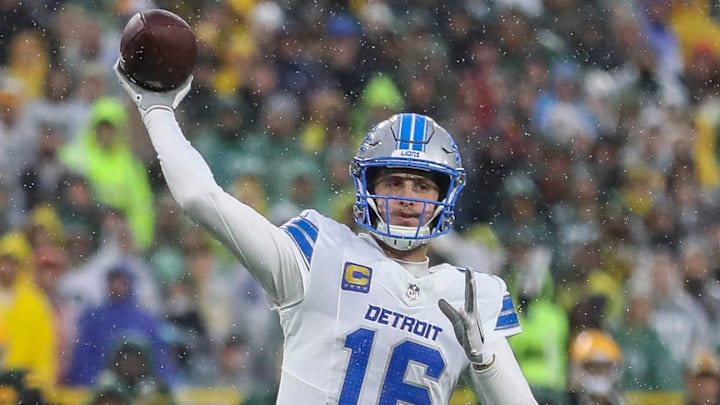 Detroit Lions quarterback Jared Goff (16).