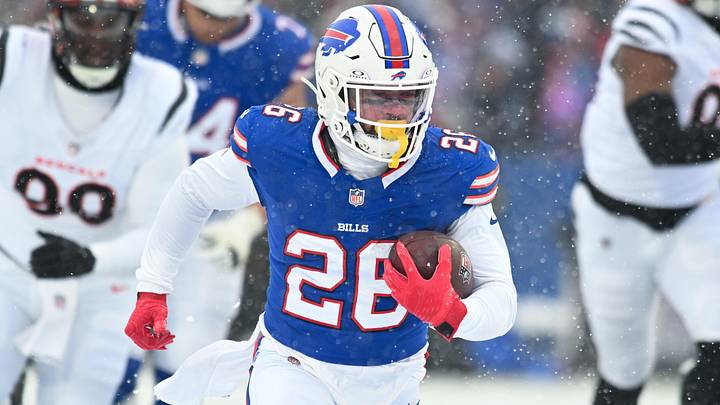 Buffalo Bills running back Ty Johnson runs with the ball in the first quarter against the Cincinnati Bengals.