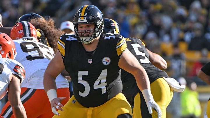 Dec 8, 2024; Pittsburgh, Pennsylvania, USA; Pittsburgh Steelers center Zach Frazier (54) and Cleveland Browns linebacker Jordan Hicks (58) during the first quarter at Acrisure Stadium. Mandatory Credit: Barry Reeger-Imagn Images Dec 8, 2024; Pittsburgh, Pennsylvania, USA; Pittsburgh Steelers center Zach Frazier (54) and Cleveland Browns linebacker Jordan Hicks (58) during the first quarter at Acrisure Stadium. Mandatory Credit: Barry Reeger-Imagn Images