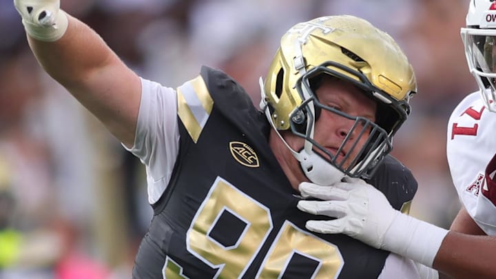 Georgia Tech Yellow Jackets defensive lineman Jordan van den Berg