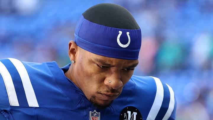 Indianapolis Colts quarterback Anthony Richardson Sr. warms up 