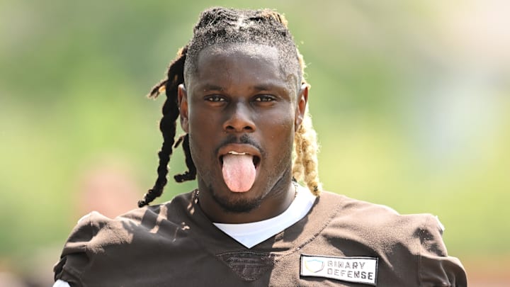 Jun 12, 2025; Berea, OH, USA;  Cleveland Browns tight end David Njoku (85) walks off the field during mini camp at CrossCountry Mortgage Campus. Mandatory Credit: Ken Blaze-Imagn Images