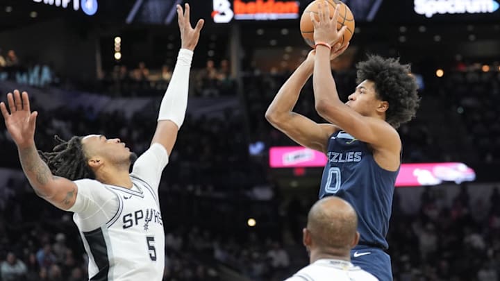Jan 17, 2025; San Antonio, Texas, USA; Memphis Grizzlies forward Jaylen Wells (0) shoots in front of San Antonio Spurs guard Stephon Castle (5) in the first half at Frost Bank Center. Mandatory Credit: Daniel Dunn-Imagn Images