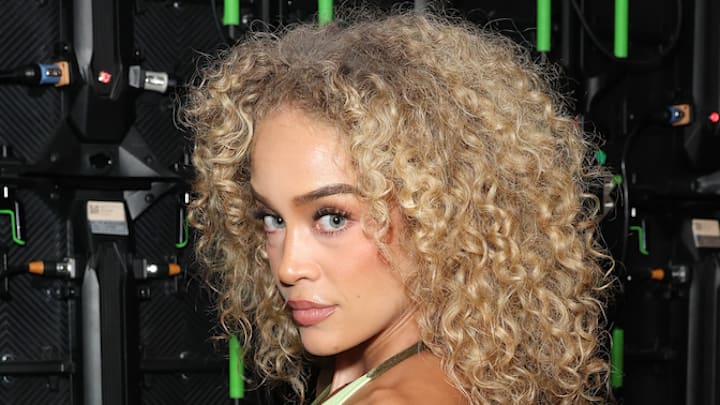 Jasmine Sanders behind the scenes of the 2025 SI Swimsuit Runway Show in Miami, Fla.