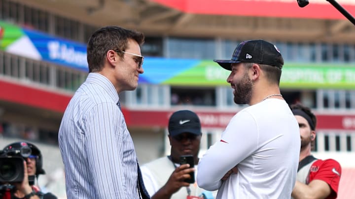 Fox NFL broadcaster and former NFL quarterback Tom Brady speaks to Tampa Bay Buccaneers quarterback Baker Mayfield.
