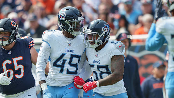 Tennessee Titans defensive end Arden Key (L) and linebacker Harold Landry (R)