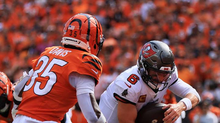 Tampa Bay Buccaneers quarterback Baker Mayfield (6) runs the ball as the Cincinnati Bengals Tampa Bay Buccaneers quarterback Baker Mayfield (6) runs the ball as the Cincinnati Bengals