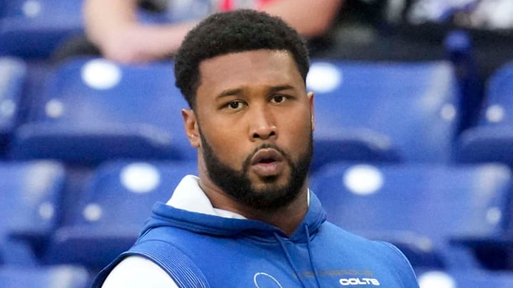 Indianapolis Colts defensive tackle Deforest Buckner warms up