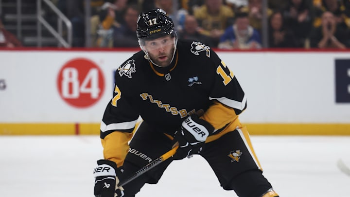 Mar 11, 2025; Pittsburgh, Pennsylvania, USA; Pittsburgh Penguins right wing Bryan Rust (17) skates with the puck against the Vegas Golden Knights during the third period at PPG Paints Arena. Mar 11, 2025; Pittsburgh, Pennsylvania, USA; Pittsburgh Penguins right wing Bryan Rust (17) skates with the puck against the Vegas Golden Knights during the third period at PPG Paints Arena.
