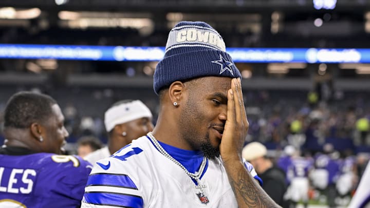 Dallas Cowboys star Micah Parsons talks with Baltimore Ravens linebacker Odafe Oweh after game at AT&T Stadium 