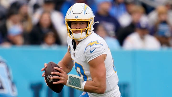 Los Angeles Chargers quarterback Justin Herbert (10) looks for a receiver against the Tennessee Titans during the first quarter at Nissan Stadium in Nashville, Tenn., Sunday, Nov. 2, 2025.