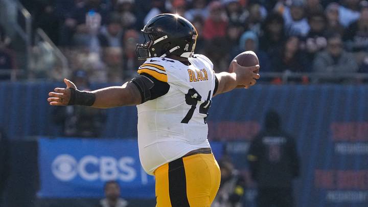 Nov 23, 2025; Chicago, Illinois, USA; Pittsburgh Steelers defensive end Yahya Black (94) reacts after a fumble recovery against the Chicago Bears during the first half at Soldier Field. Mandatory Credit: David Banks-Imagn Images Nov 23, 2025; Chicago, Illinois, USA; Pittsburgh Steelers defensive end Yahya Black (94) reacts after a fumble recovery against the Chicago Bears during the first half at Soldier Field. Mandatory Credit: David Banks-Imagn Images