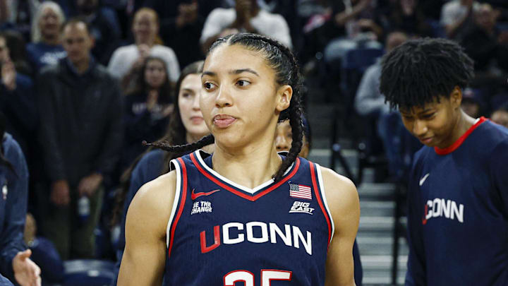 UConn Huskies guard Azzi Fudd