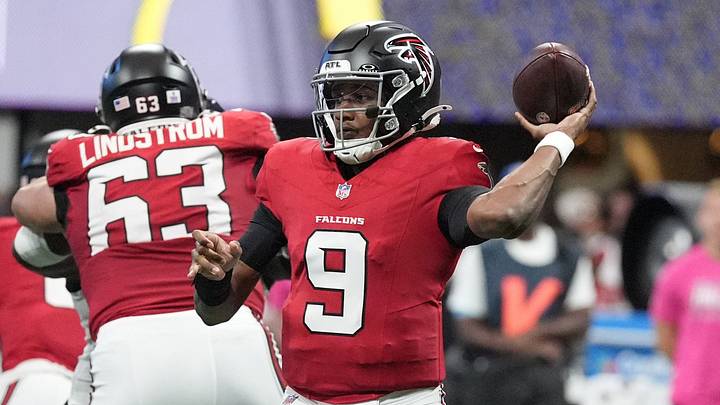 Atlanta Falcons quarterback Michael Penix Jr. struggled for three quarters against the Chicago Bears before heating up. Atlanta Falcons quarterback Michael Penix Jr. struggled for three quarters against the Chicago Bears before heating up.