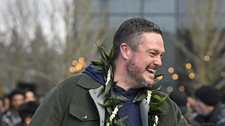 Nov 22, 2025; Eugene, Oregon, USA; Oregon Ducks head coach Dan Lanning greets fans before the game against the Southern California Trojans at Autzen Stadium. Mandatory Credit: Troy Wayrynen-Imagn Images Nov 22, 2025; Eugene, Oregon, USA; Oregon Ducks head coach Dan Lanning greets fans before the game against the Southern California Trojans at Autzen Stadium. Mandatory Credit: Troy Wayrynen-Imagn Images