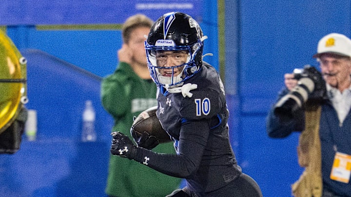 Nov 1, 2025; San Jose, California, USA; San Jose State Spartans wide receiver Danny Scudero (10) runs in for the touchdown after the catch against the Hawaii Rainbow Wahine during the third quarter at CEFCU Stadium.