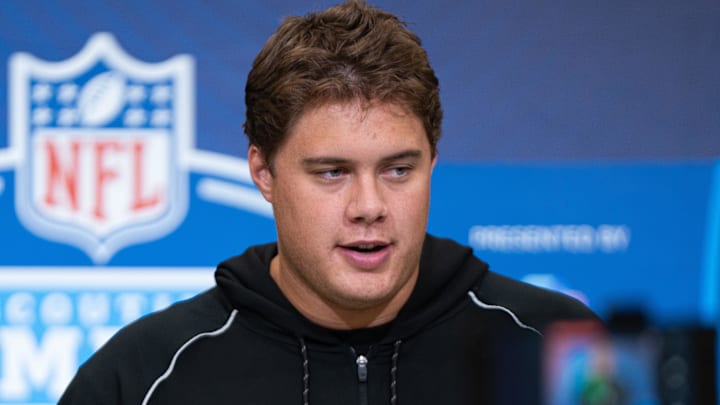 Utah offensive lineman Caleb Lomu (OL33).