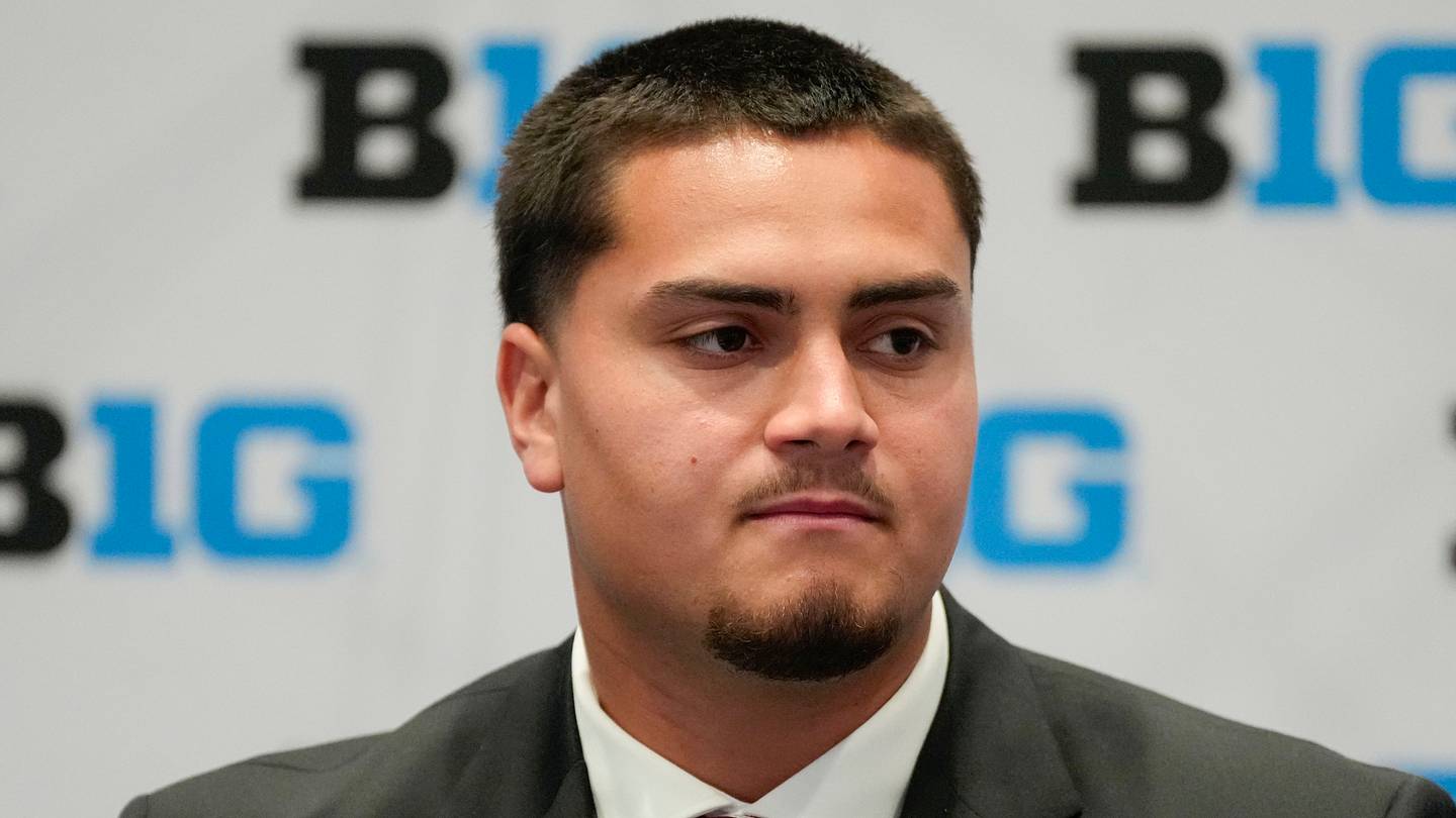 USC Offensive Lineman Elijah Paige Defends Lincoln Riley Amid Criticism